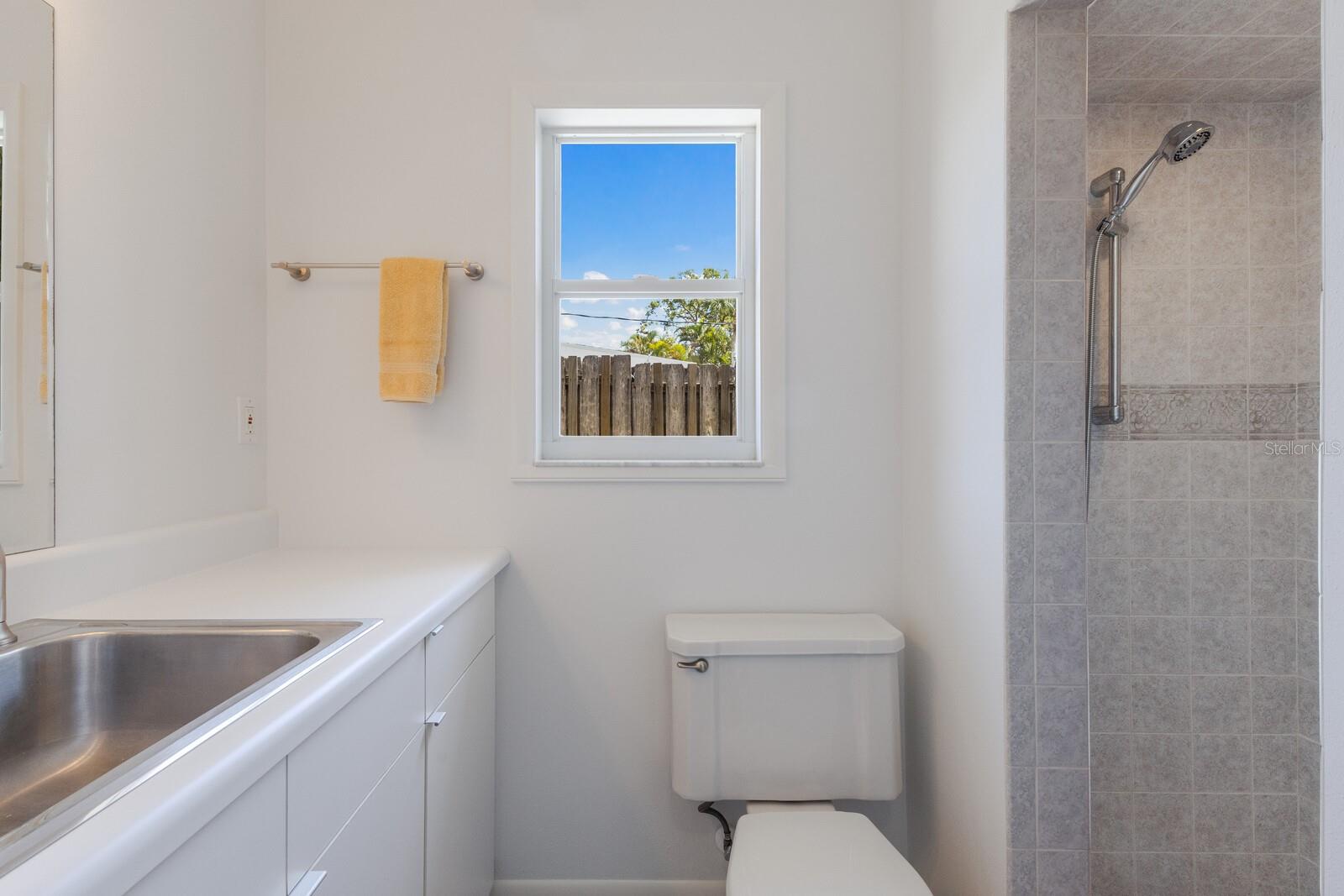 734 INDIAN BEACH CIR, SARASOTA, FL, 34234