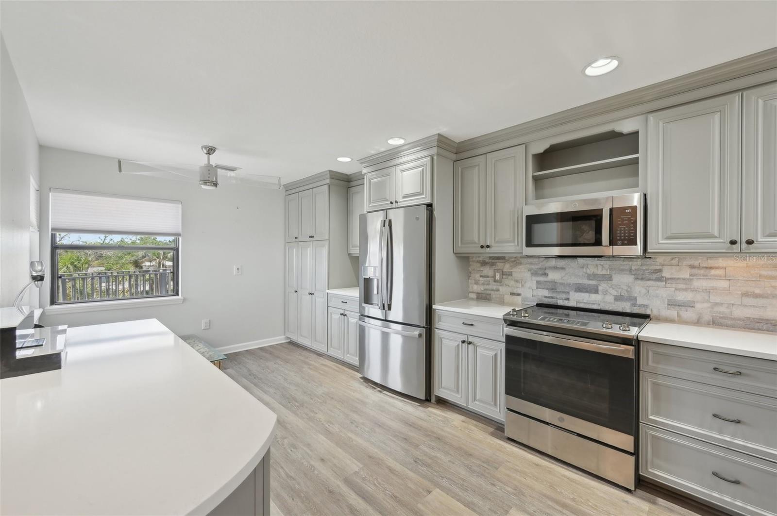515 LEFFINGWELL AVE #211, ELLENTON, FL, 34222