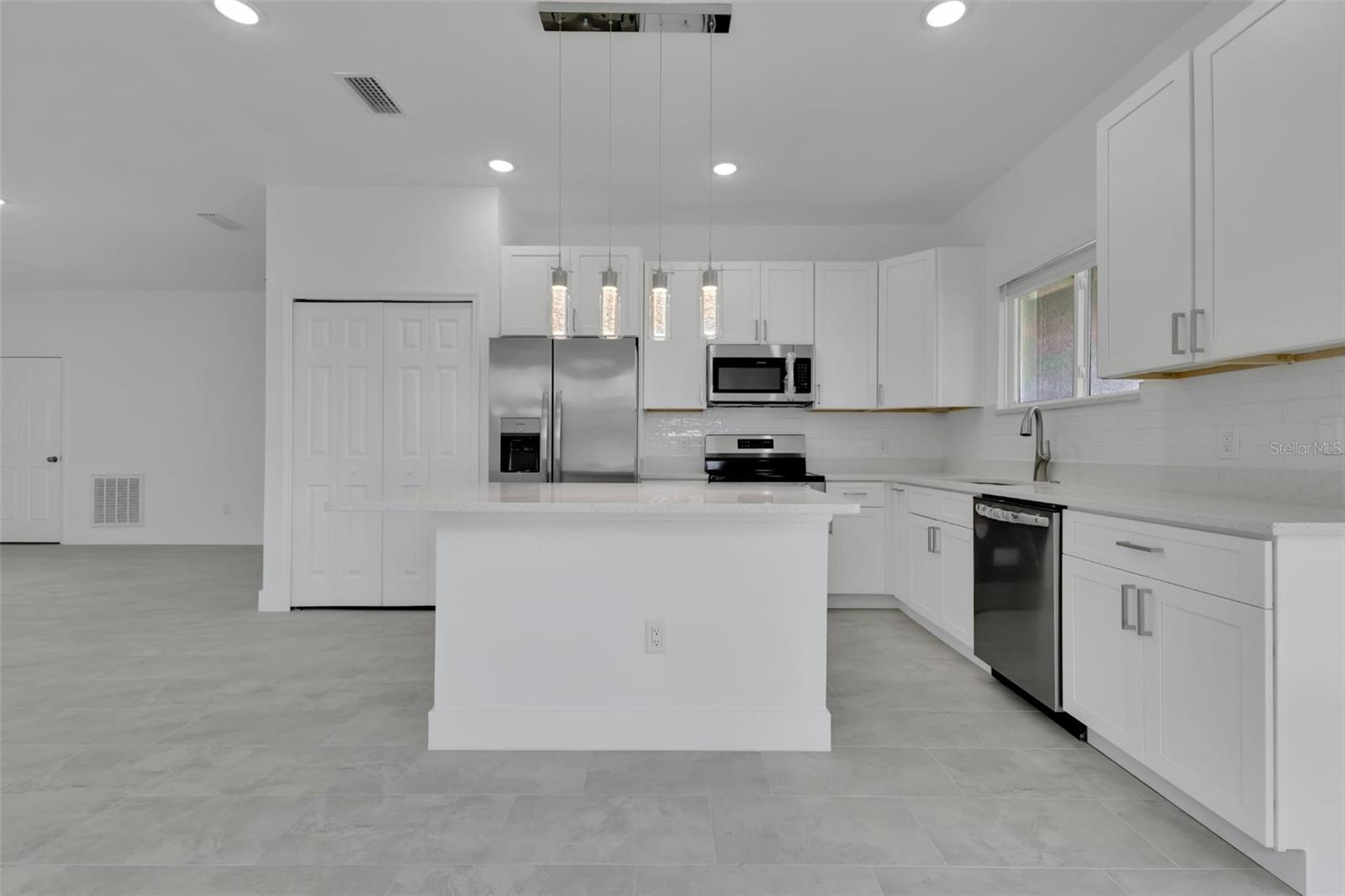 488 SUNSET RD N, ROTONDA WEST, FL, 33947