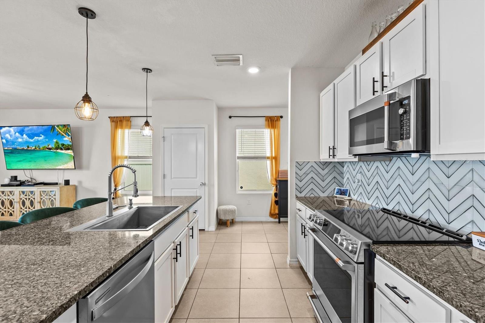 10937 PENNY GALE LOOP, SAN ANTONIO, FL, 33576