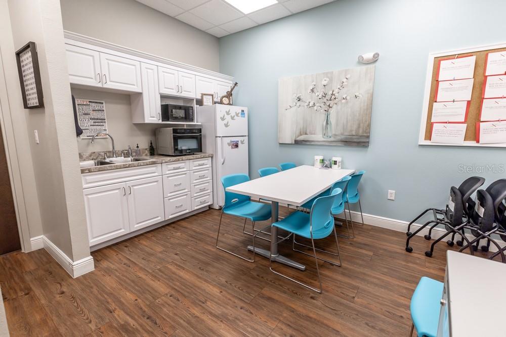 809 COUNTY ROAD 466 #202C, LADY LAKE, FL, 32159