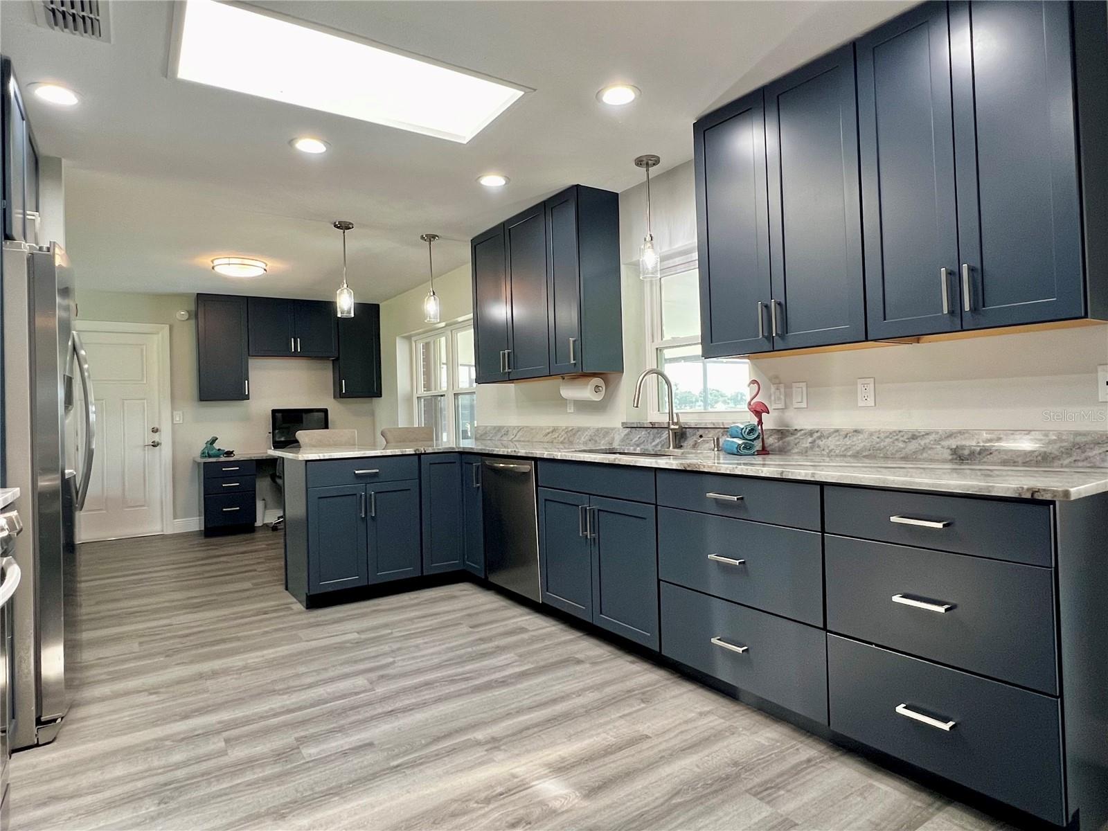 217 W LAKE DAMON DR, AVON PARK, FL, 33825
