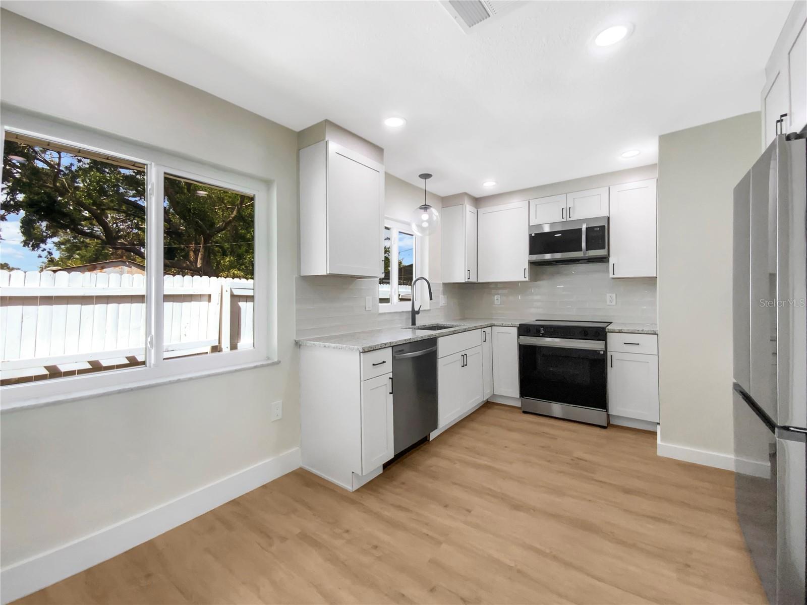 961 CHARLOTTE AVE, SARASOTA, FL, 34237