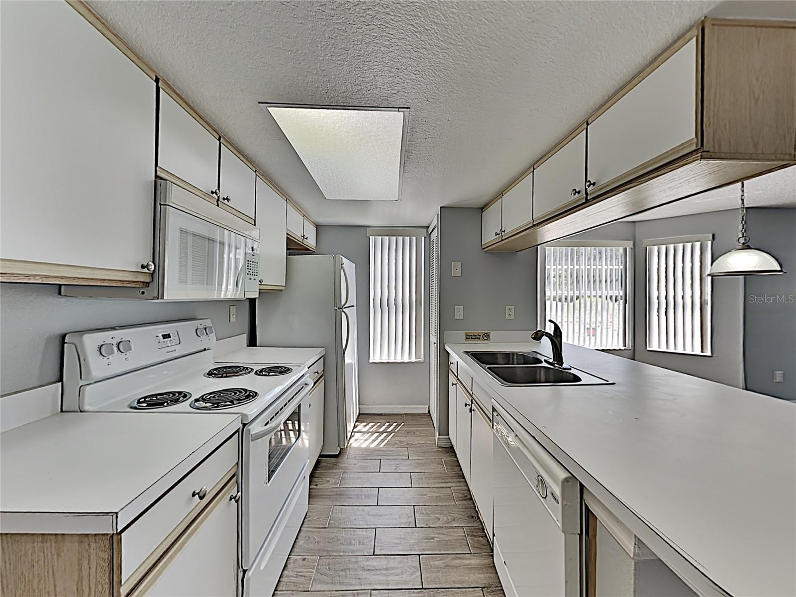 2442 SWEETWATER CLUB CIR #43, KISSIMMEE, FL, 34746