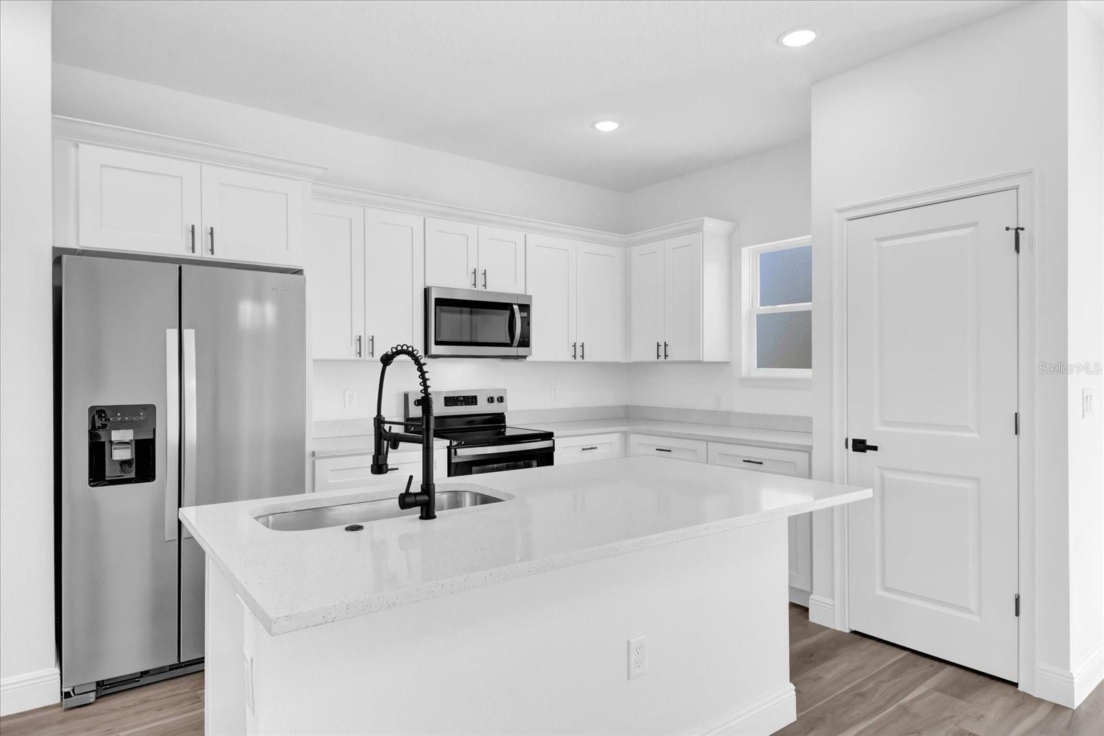 75 GUAVA TER, OCKLAWAHA, FL, 32179