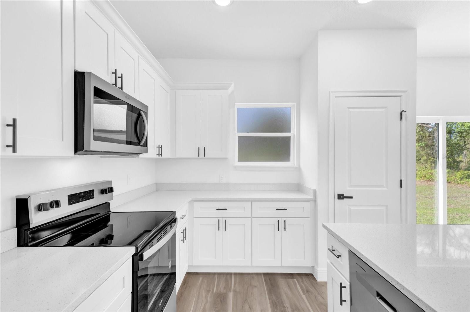 75 GUAVA TER, OCKLAWAHA, FL, 32179
