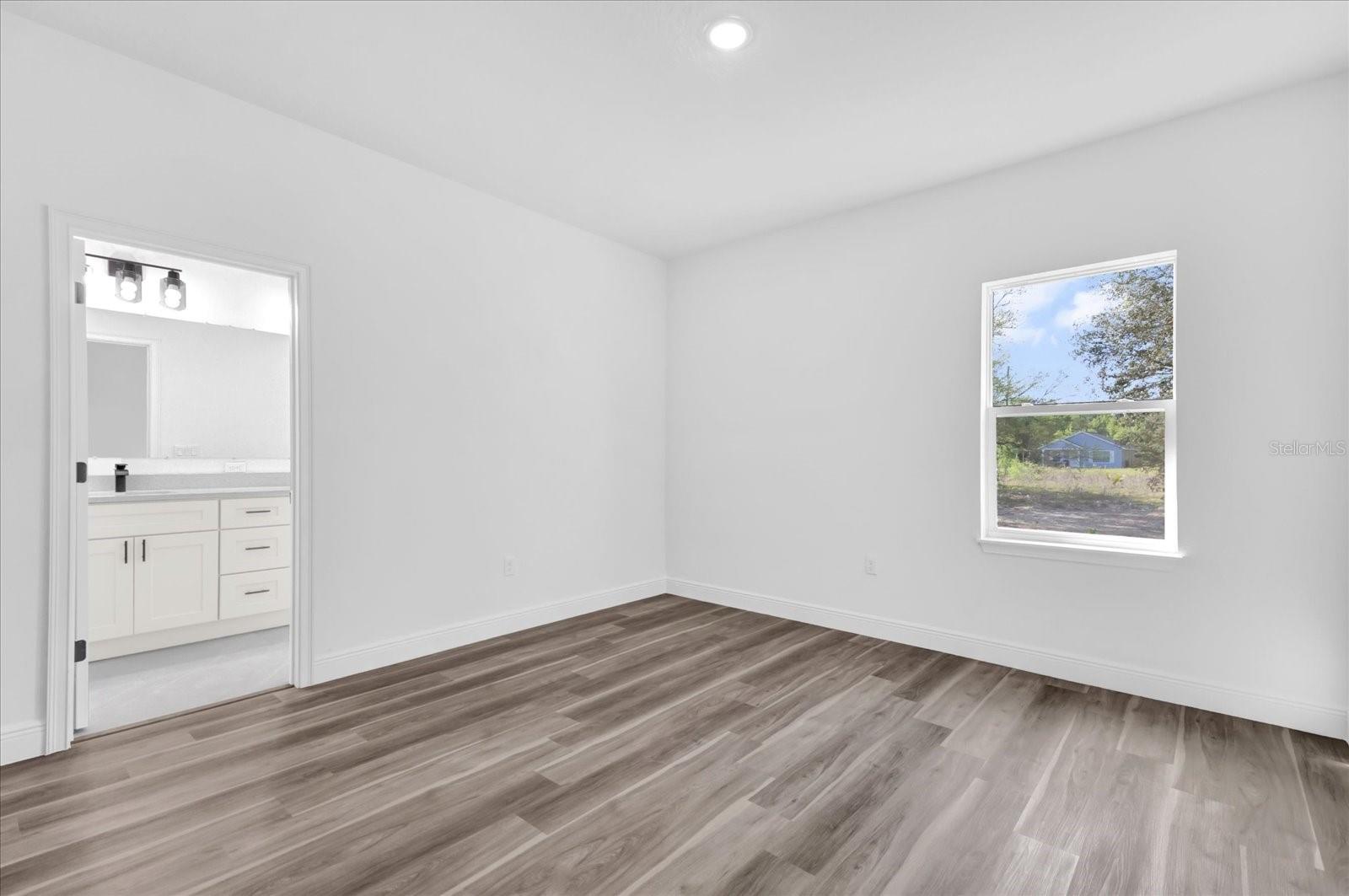 75 GUAVA TER, OCKLAWAHA, FL, 32179