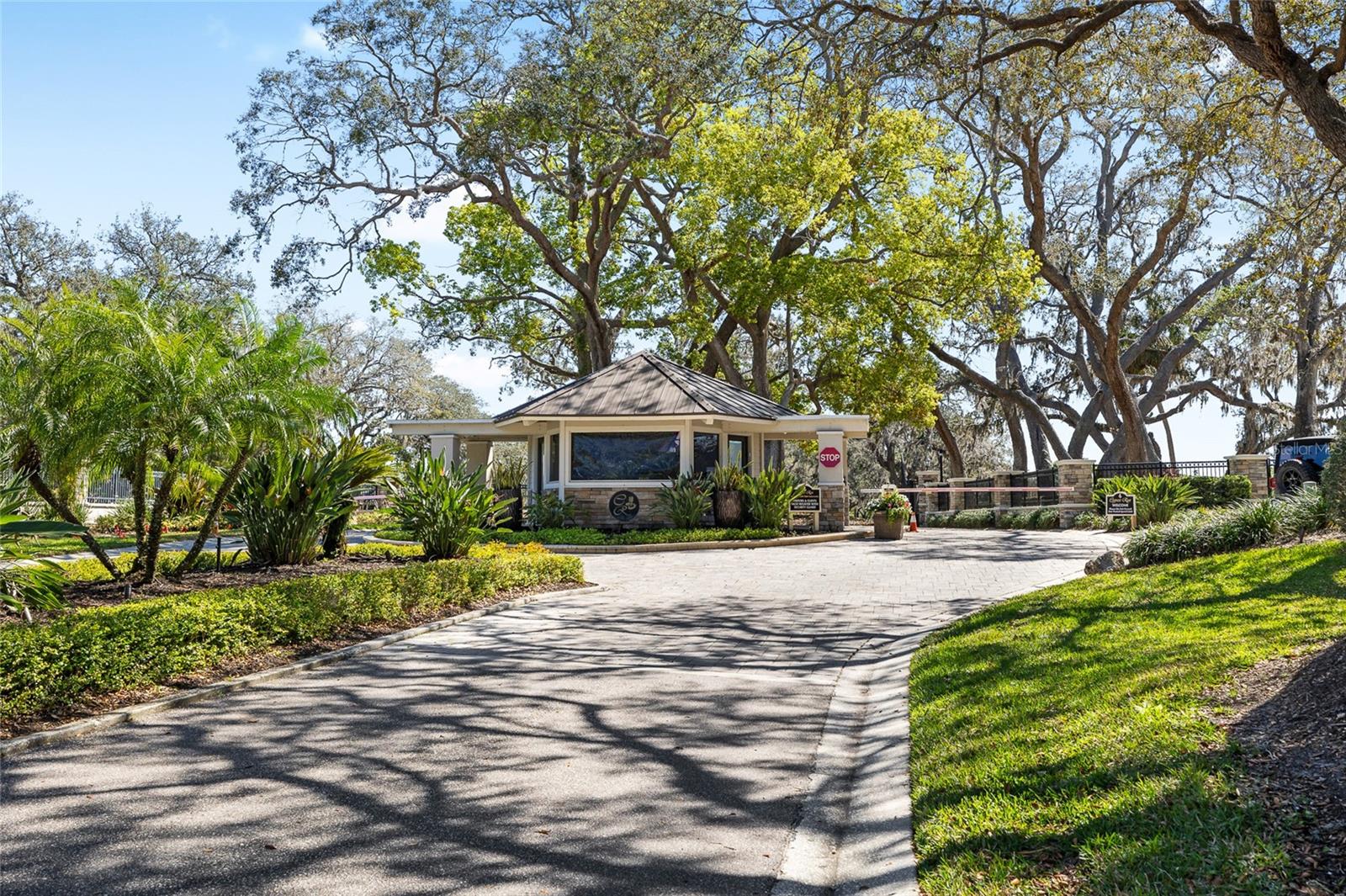 1025 ROYAL TROON CT, TARPON SPRINGS, FL, 34688