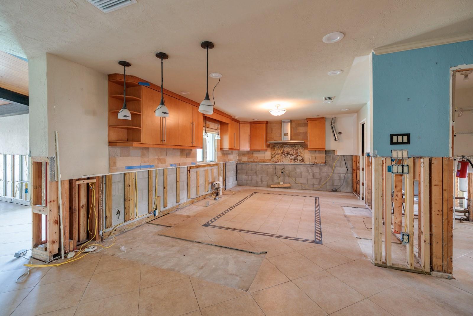 2063 ILLINOIS AVE NE, ST PETERSBURG, FL, 33703