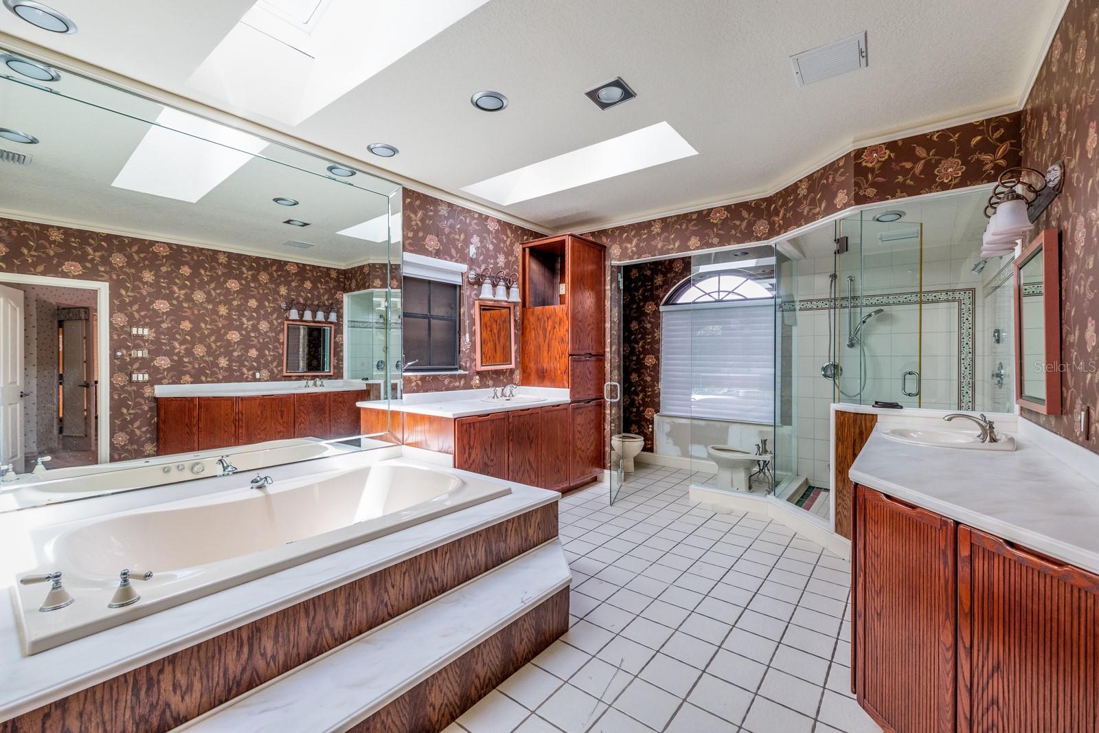 2063 ILLINOIS AVE NE, ST PETERSBURG, FL, 33703