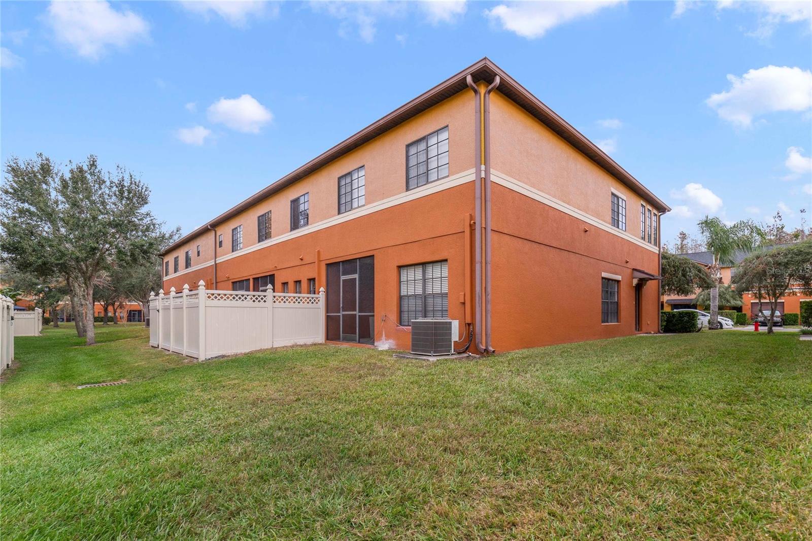 1037 BLACKWATER DR, WESLEY CHAPEL, FL, 33543