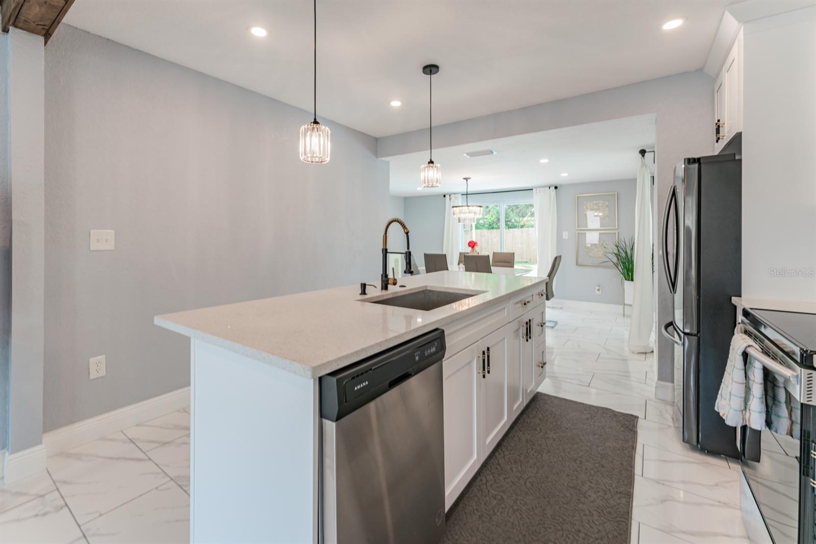 2915 E CRAWFORD ST, TAMPA, FL, 33610