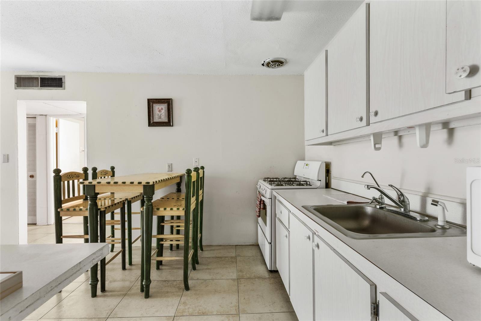 1700 SW 16TH CT #B-28, GAINESVILLE, FL, 32608