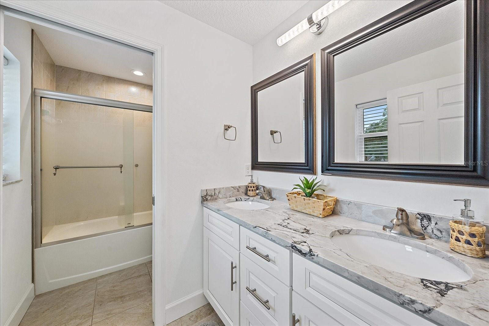 1807 ROBINHOOD ST, SARASOTA, FL, 34231