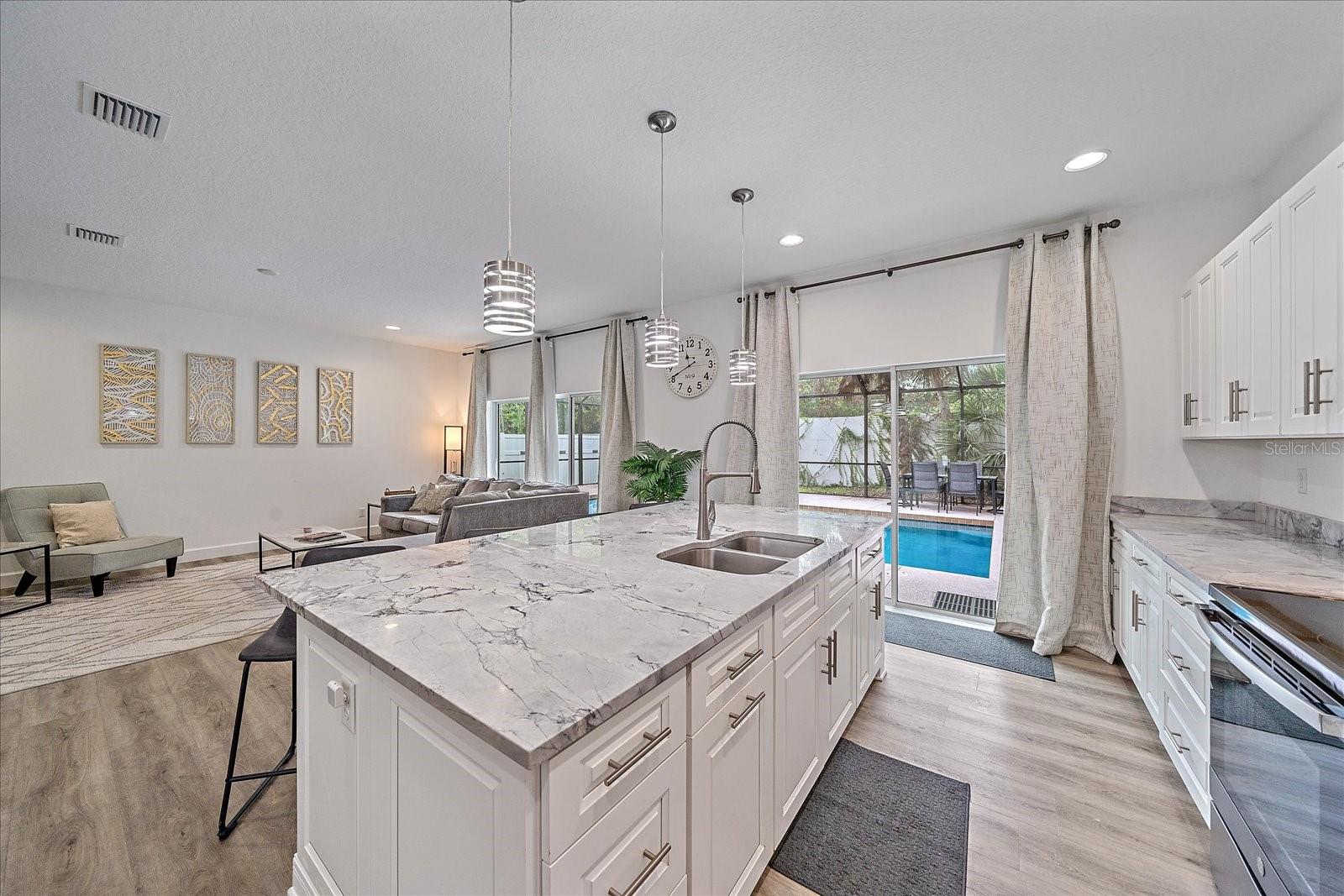 1807 ROBINHOOD ST, SARASOTA, FL, 34231