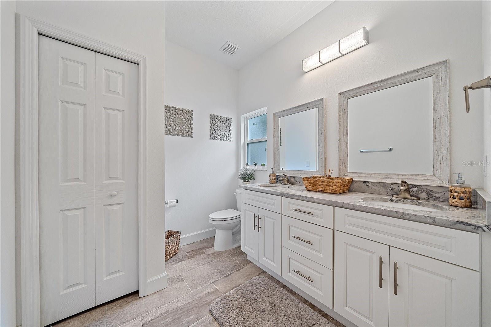 1807 ROBINHOOD ST, SARASOTA, FL, 34231