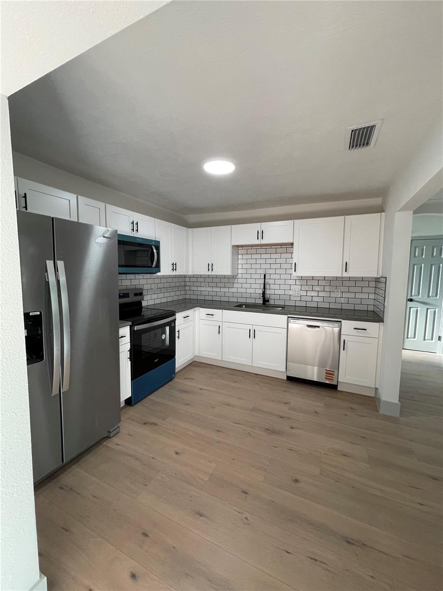 9451 LAKE DR, NEW PORT RICHEY, FL, 34654