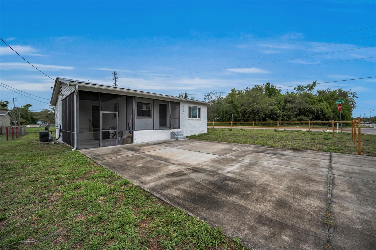 9451 LAKE DR, NEW PORT RICHEY, FL, 34654