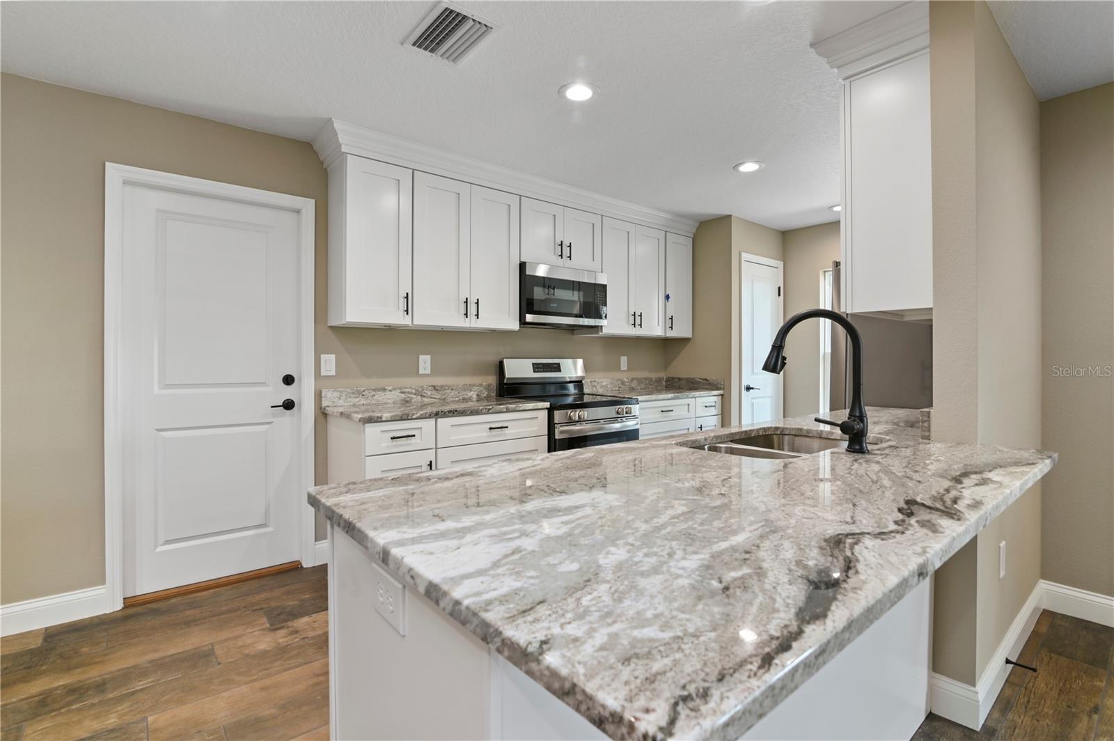 6625 THORNHILL RD, WINTER HAVEN, FL, 33880