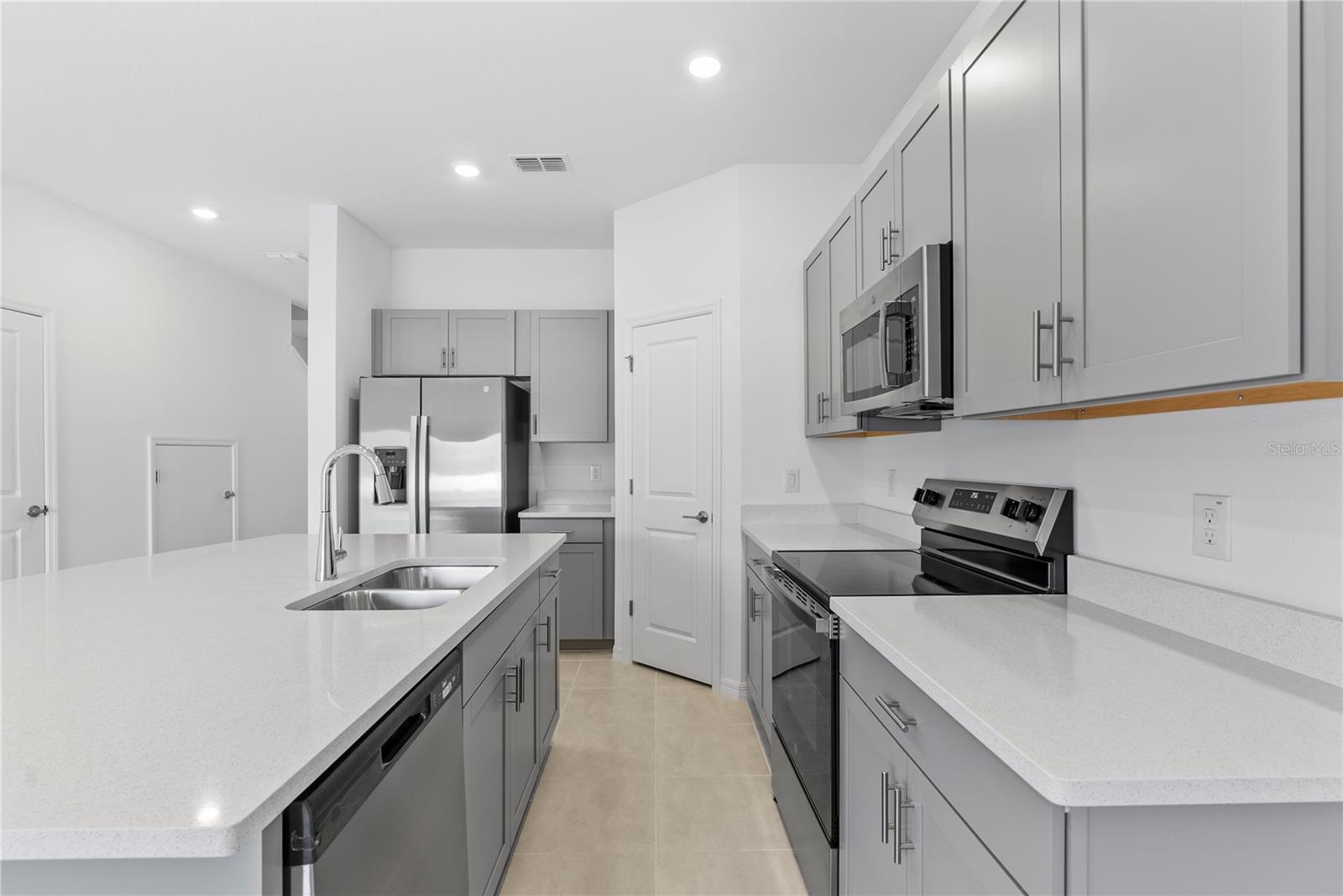 2130 HALLIER CV, WESLEY CHAPEL, FL, 33543