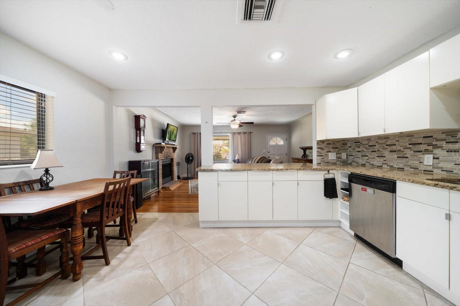 2718 35TH AVE N, ST PETERSBURG, FL, 33713