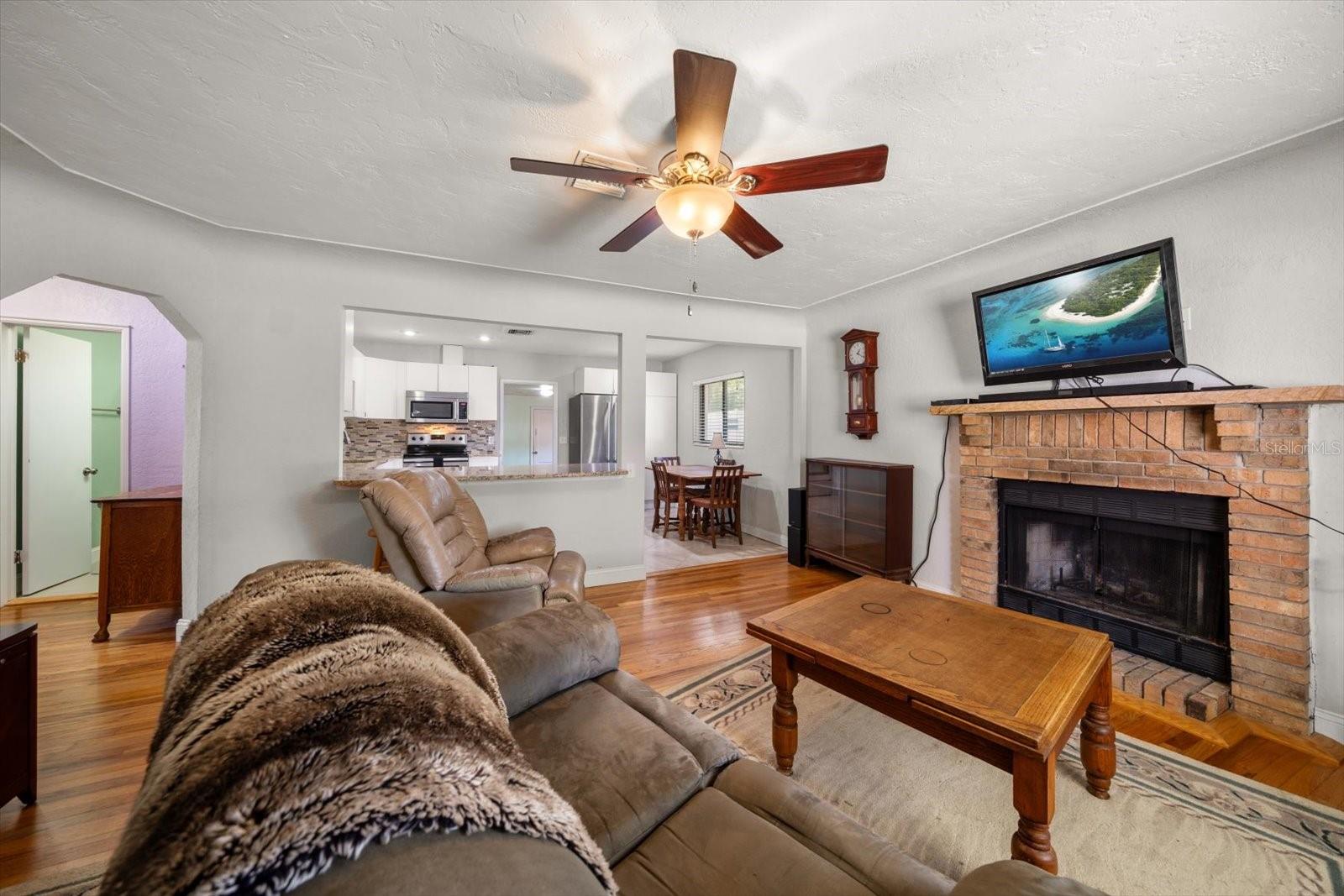 2718 35TH AVE N, ST PETERSBURG, FL, 33713