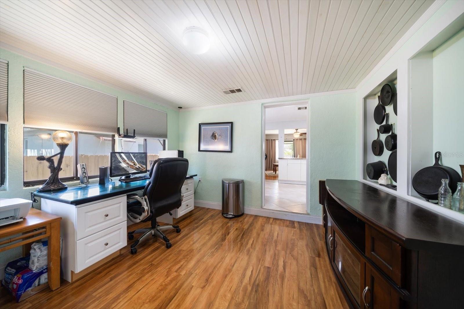 2718 35TH AVE N, ST PETERSBURG, FL, 33713