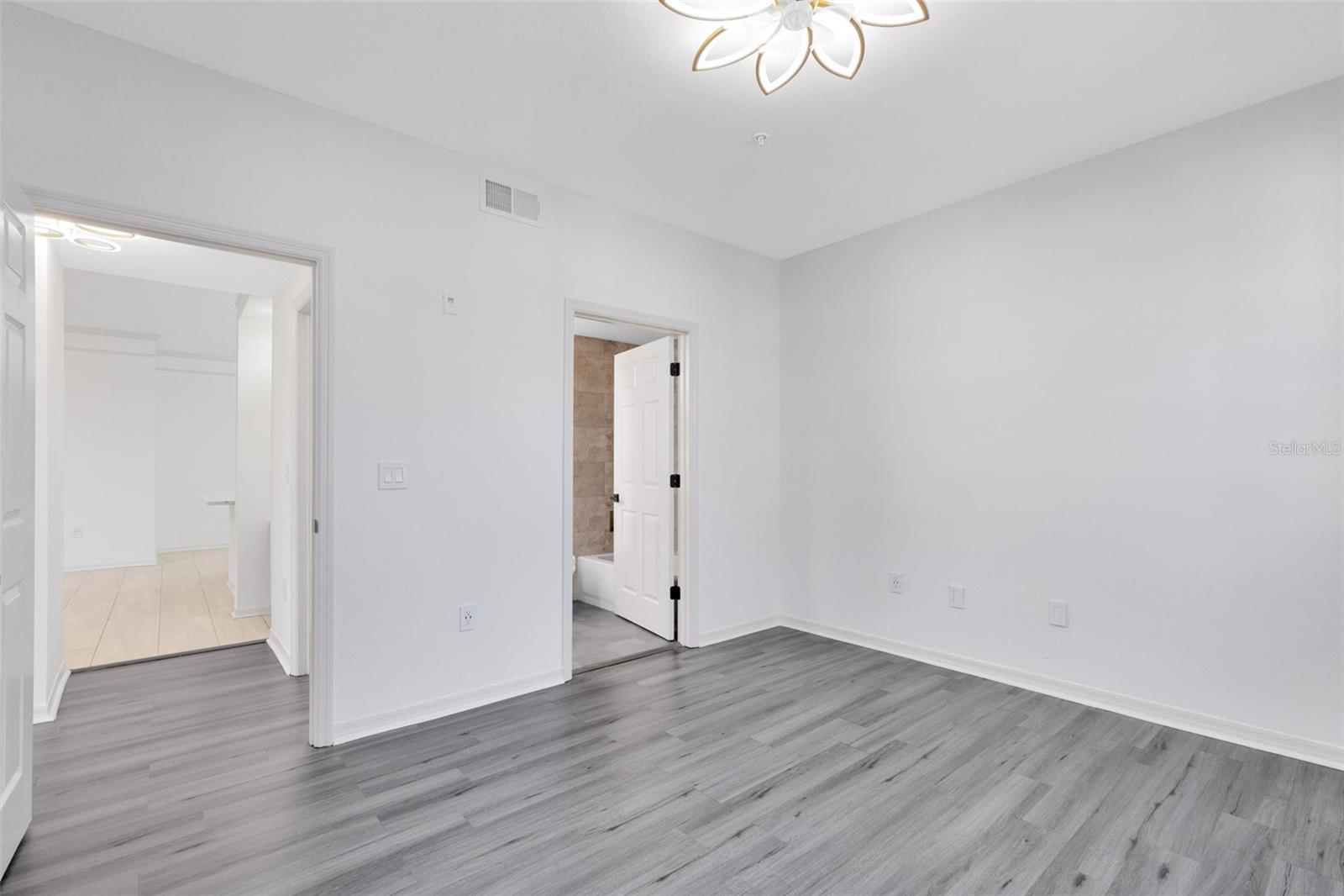 6685 QUEENS BOROUGH AVE #202, ORLANDO, FL, 32835