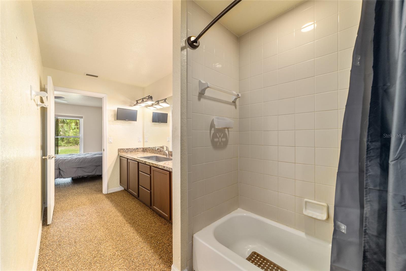 15 SEQUOIA LOOP CT, OCKLAWAHA, FL, 32179