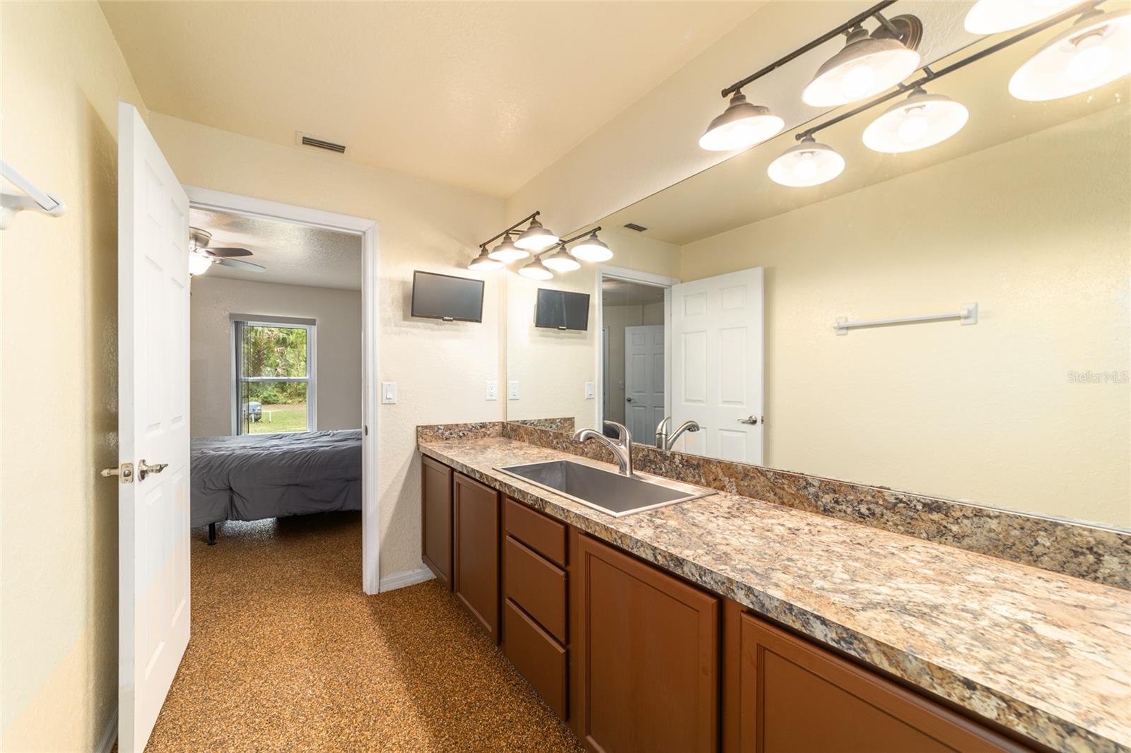 15 SEQUOIA LOOP CT, OCKLAWAHA, FL, 32179