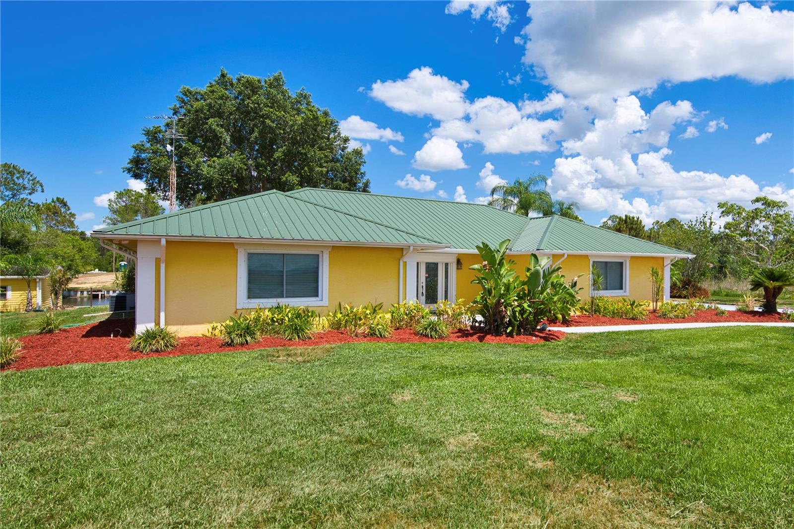 6589 BANYAN DR, INDIAN LAKE ESTATES, FL, 33855