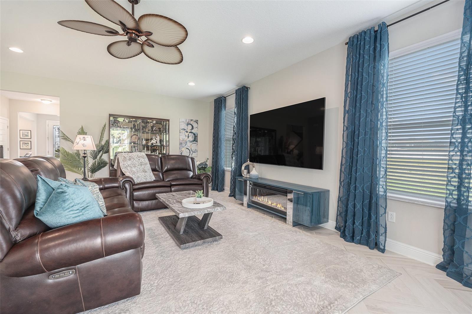 9843 CABERNET AVE, SEFFNER, FL, 33584