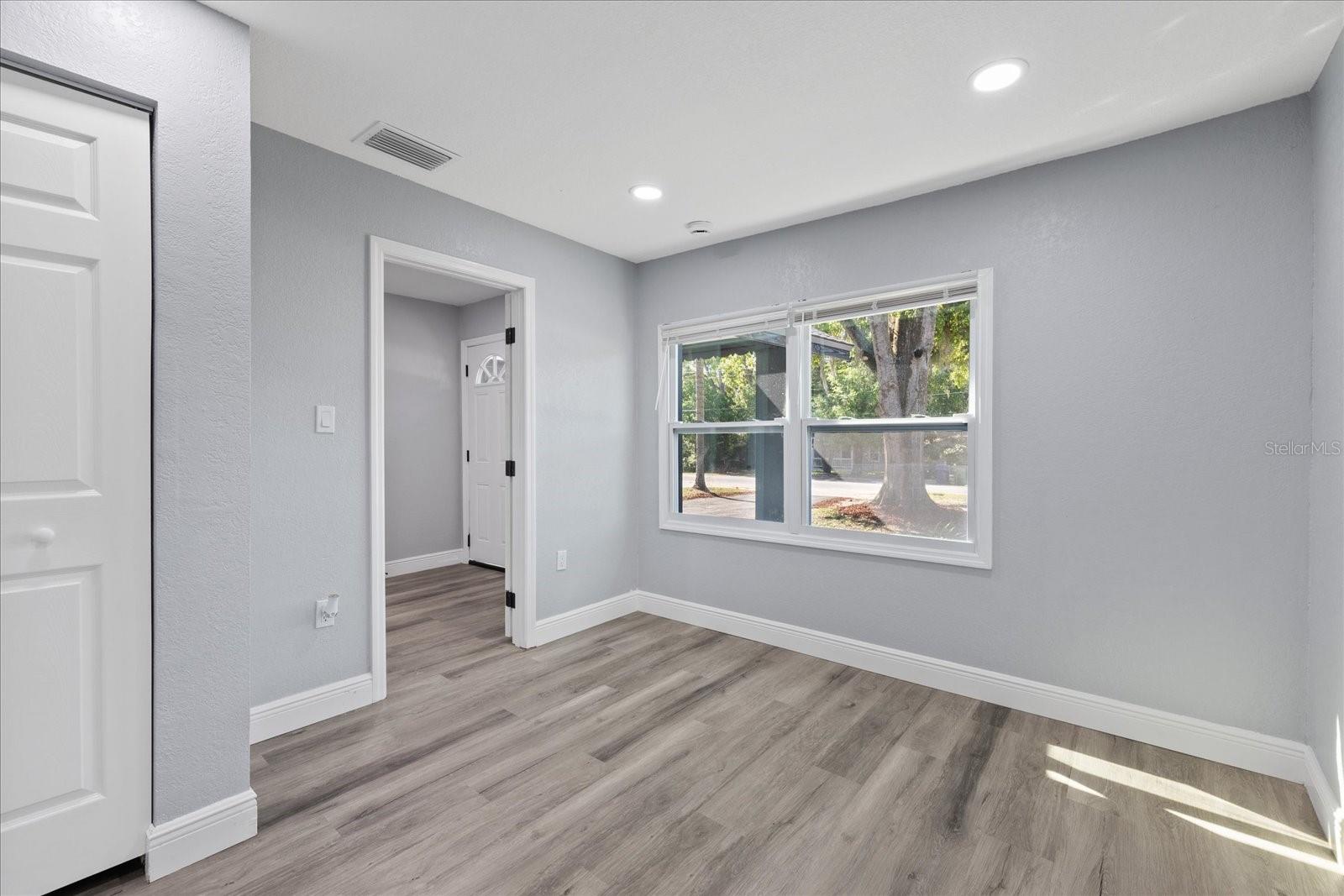 2006 E HENRY AVE, TAMPA, FL, 33610