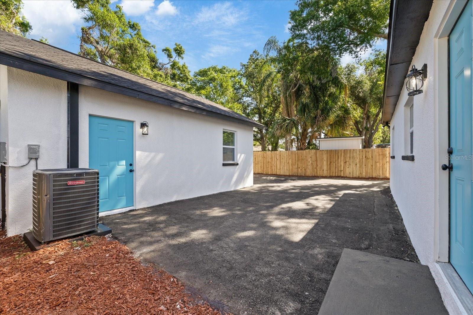 2006 E HENRY AVE, TAMPA, FL, 33610