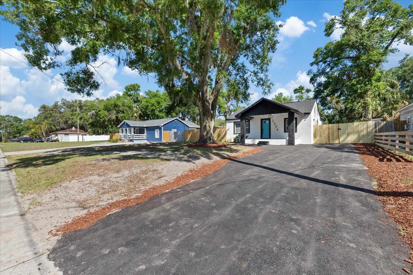 2006 E HENRY AVE, TAMPA, FL, 33610