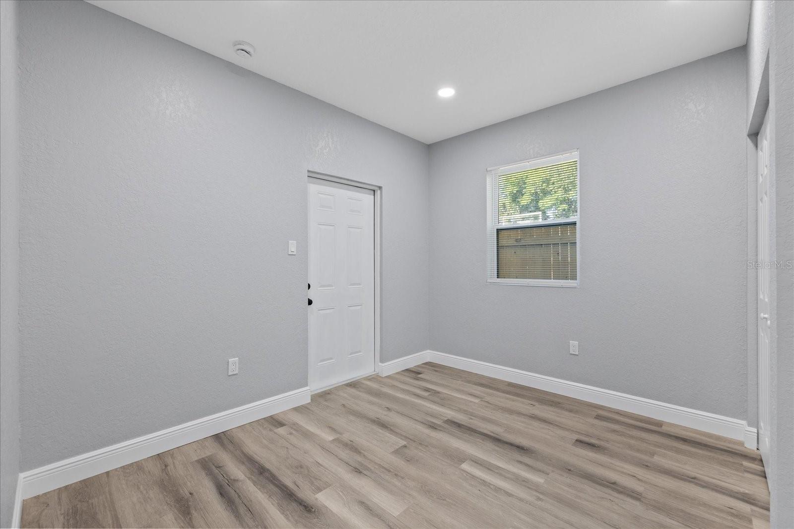 2006 E HENRY AVE, TAMPA, FL, 33610