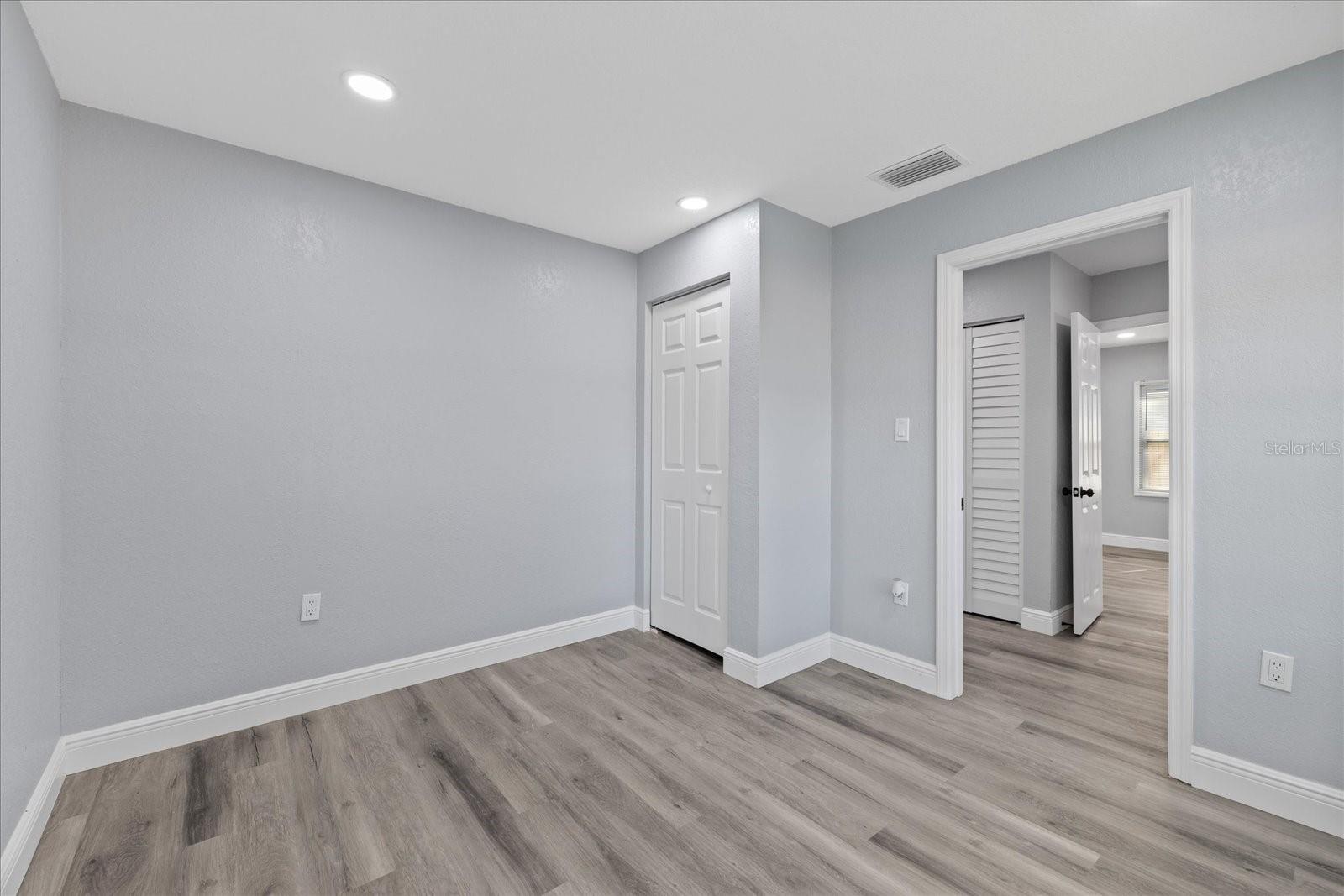 2006 E HENRY AVE, TAMPA, FL, 33610
