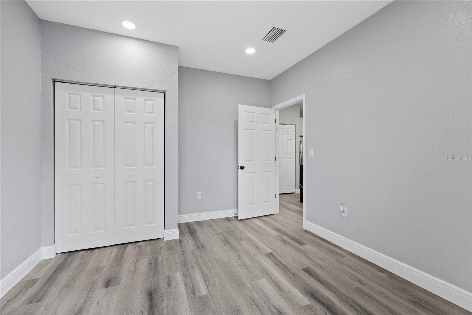 2006 E HENRY AVE, TAMPA, FL, 33610