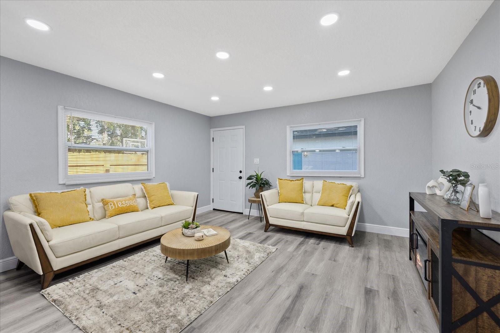 2006 E HENRY AVE, TAMPA, FL, 33610