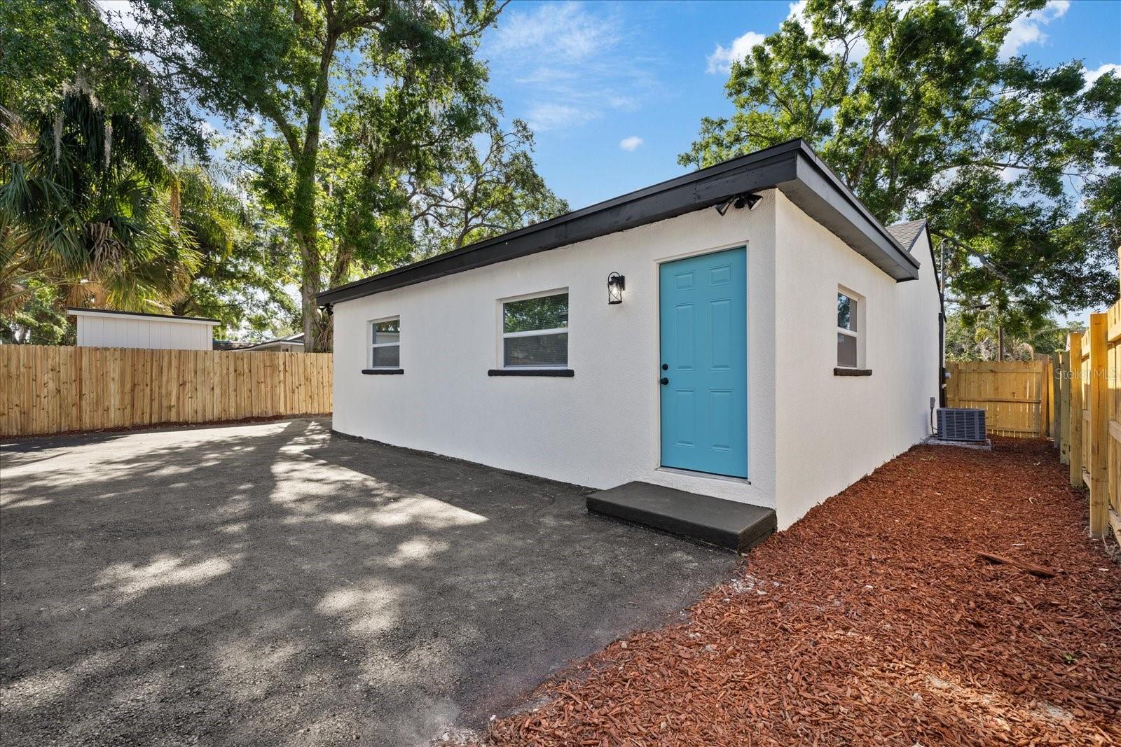2006 E HENRY AVE, TAMPA, FL, 33610