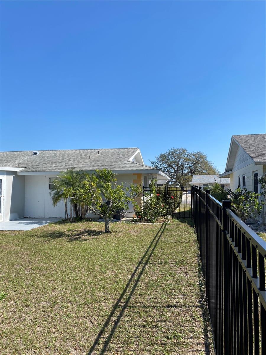 1306 CHERRY HILLS DR, SUN CITY CENTER, FL, 33573