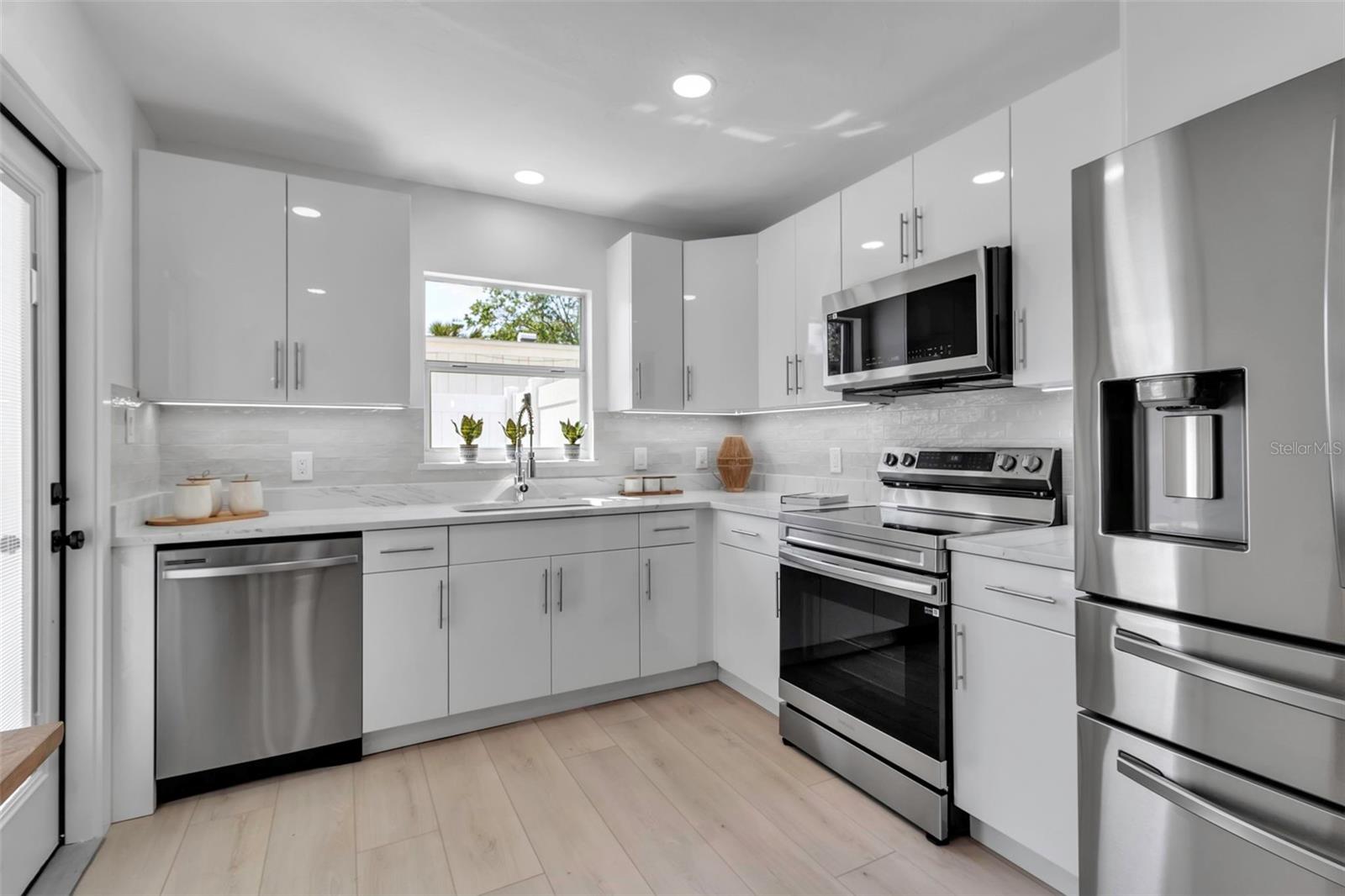3101 BAY ST, SARASOTA, FL, 34237