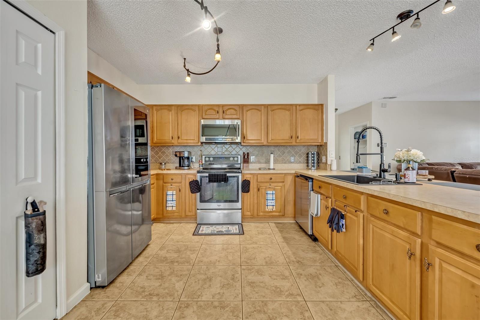 1072 JAMES DR, KISSIMMEE, FL, 34759