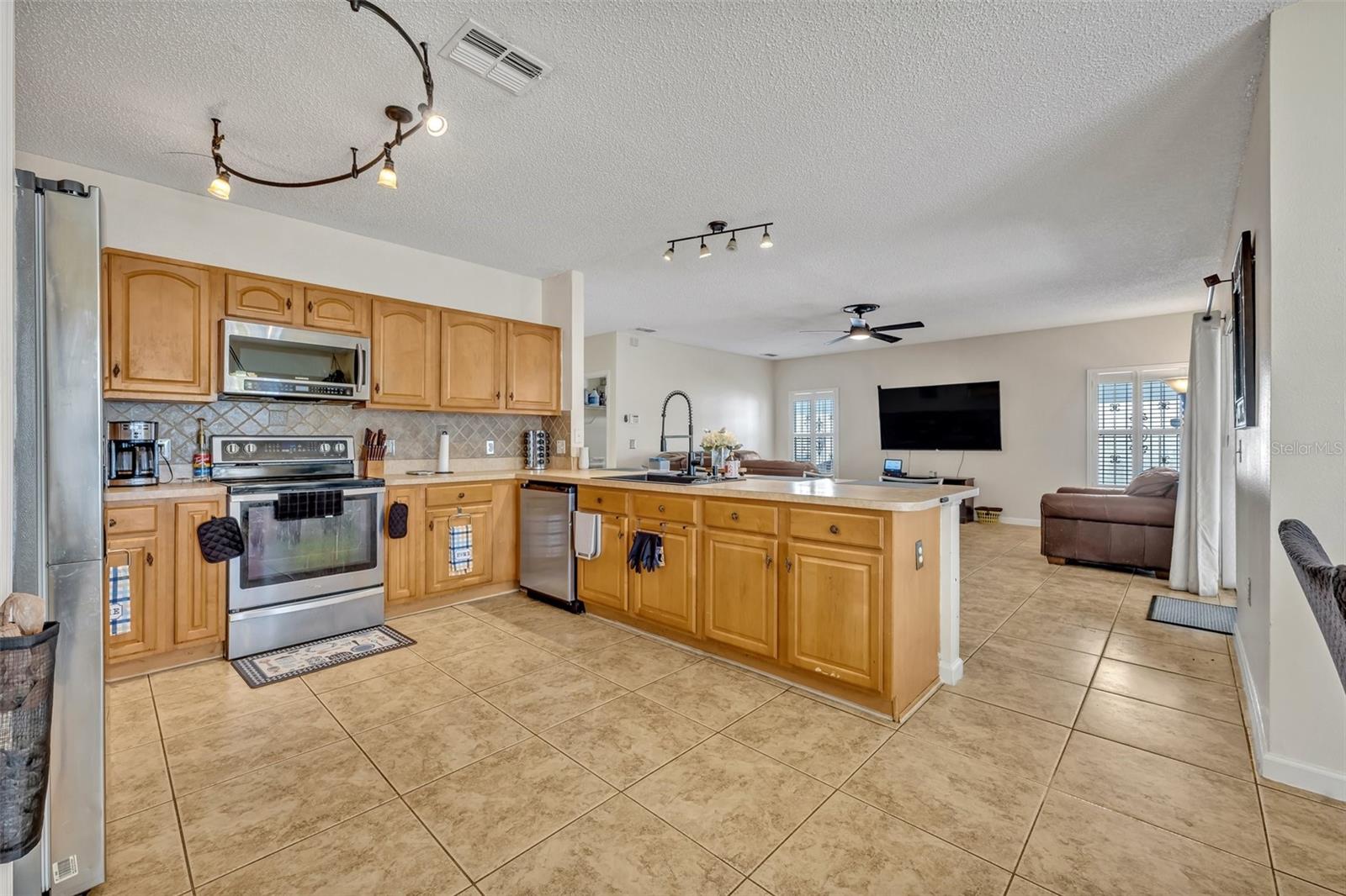 1072 JAMES DR, KISSIMMEE, FL, 34759