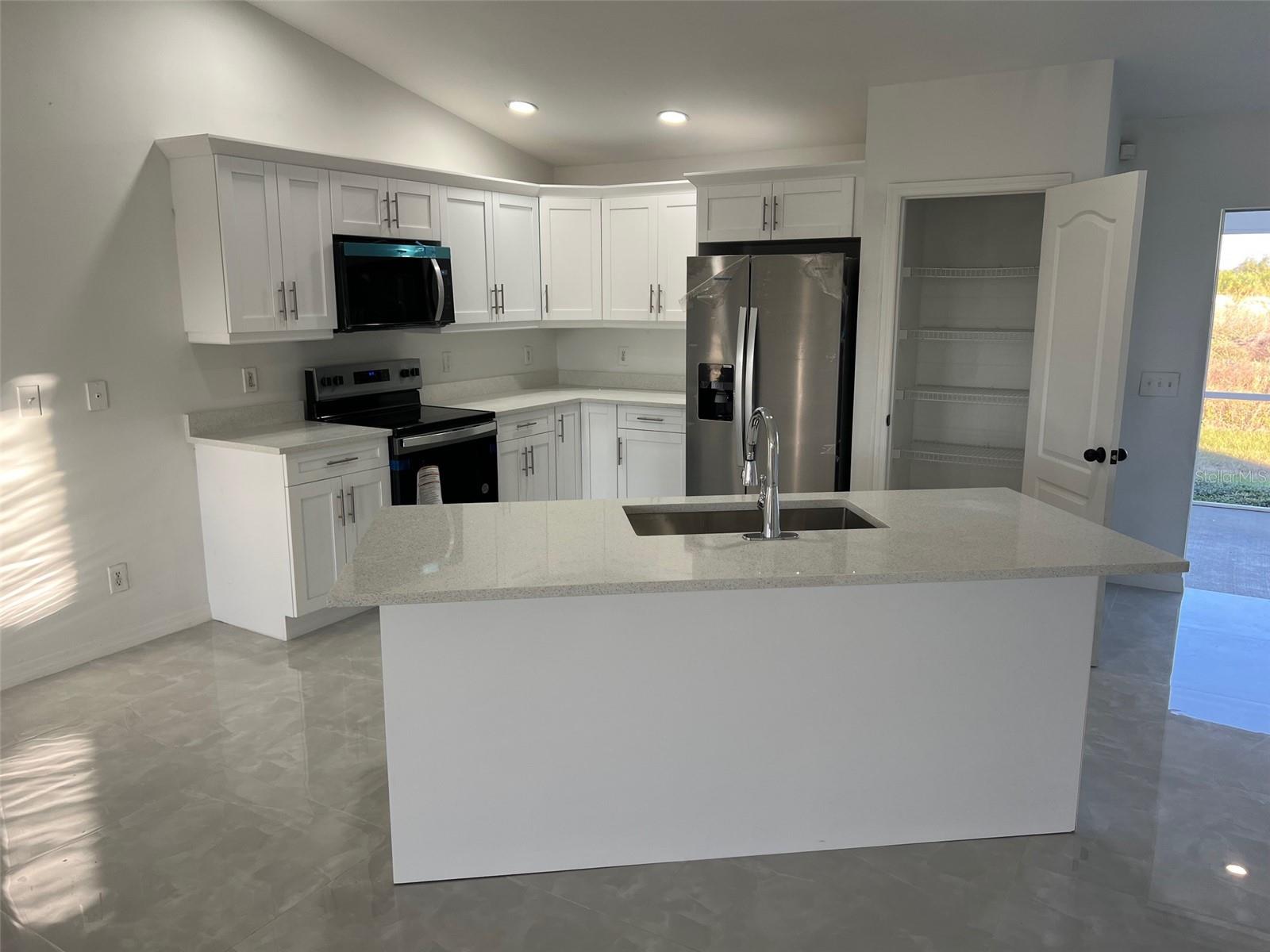 371 PORTAGE AVE, LEHIGH ACRES, FL, 33974