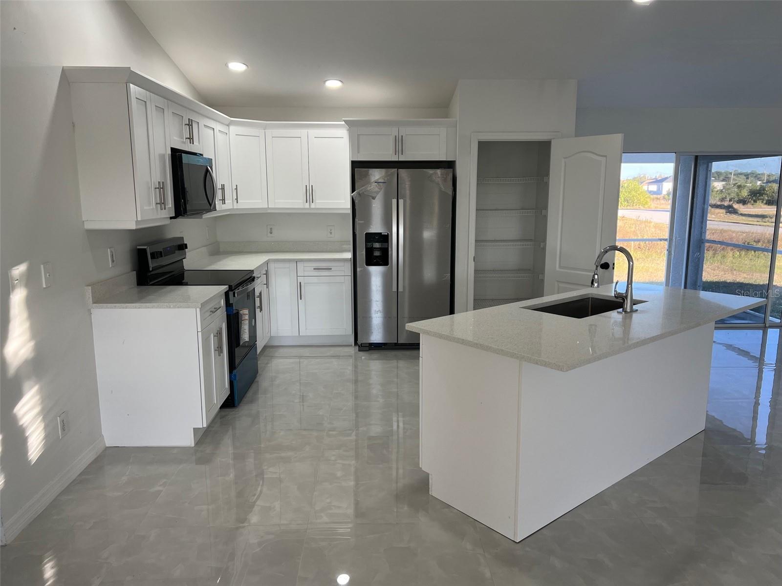 371 PORTAGE AVE, LEHIGH ACRES, FL, 33974