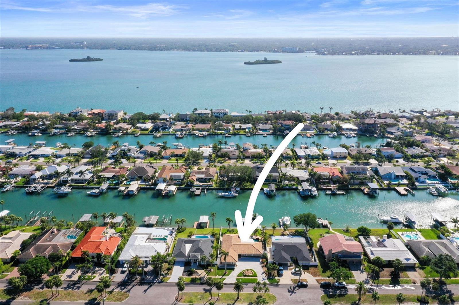 689 ISLAND WAY, CLEARWATER BEACH, FL, 33767