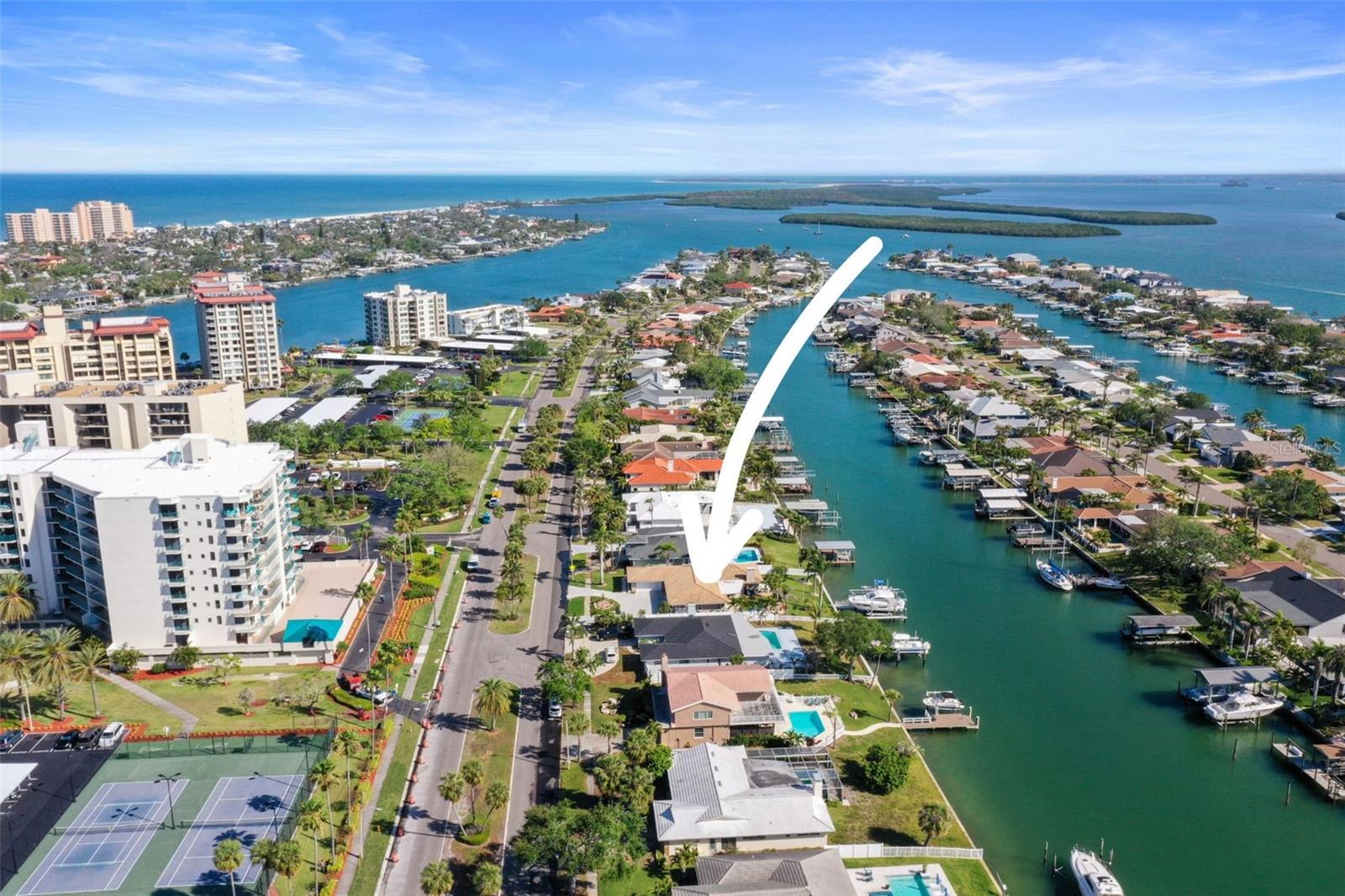 689 ISLAND WAY, CLEARWATER BEACH, FL, 33767