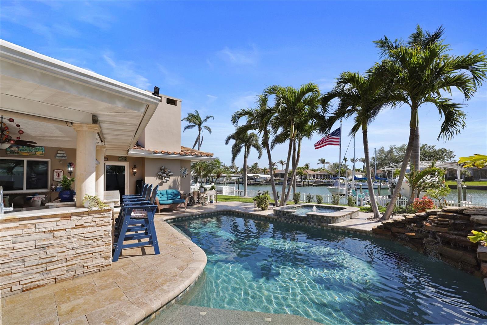 689 ISLAND WAY, CLEARWATER BEACH, FL, 33767