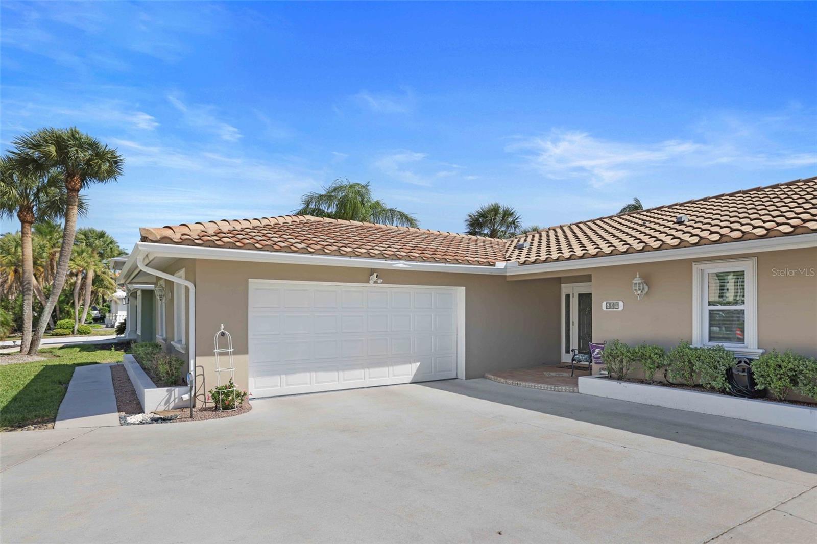 689 ISLAND WAY, CLEARWATER BEACH, FL, 33767